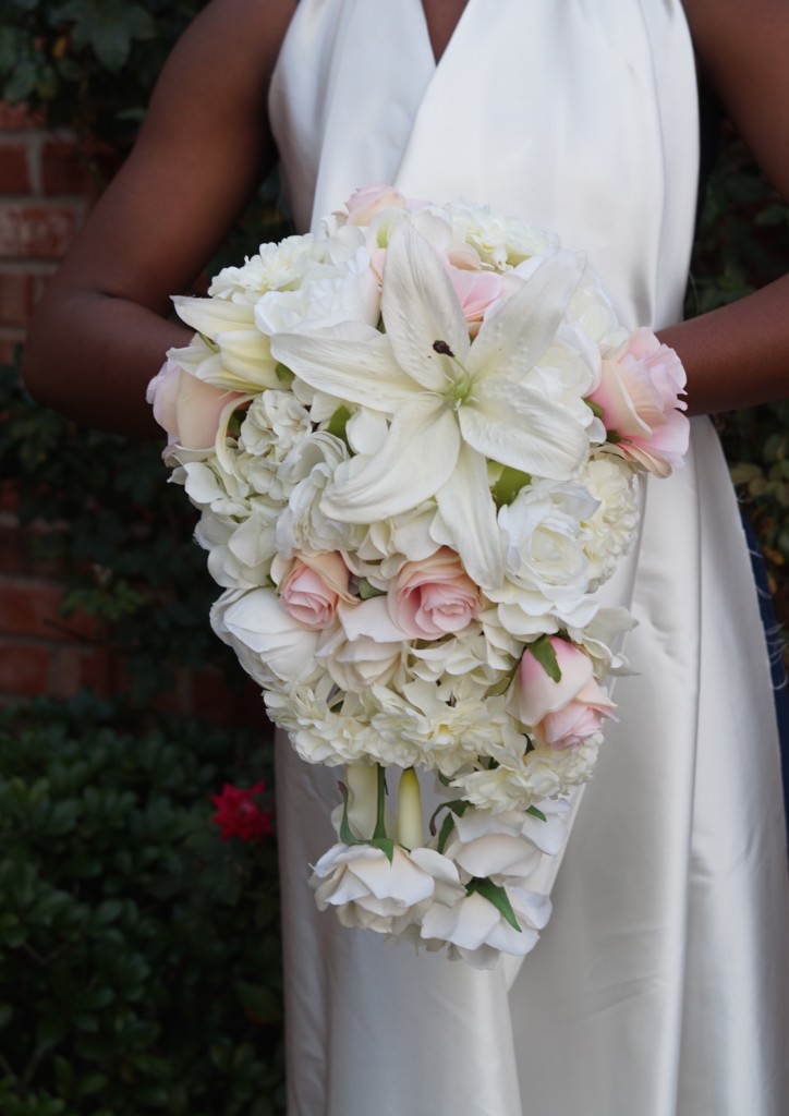 simple-to-make-beautiful-diy-cascading-wedding-bouquet