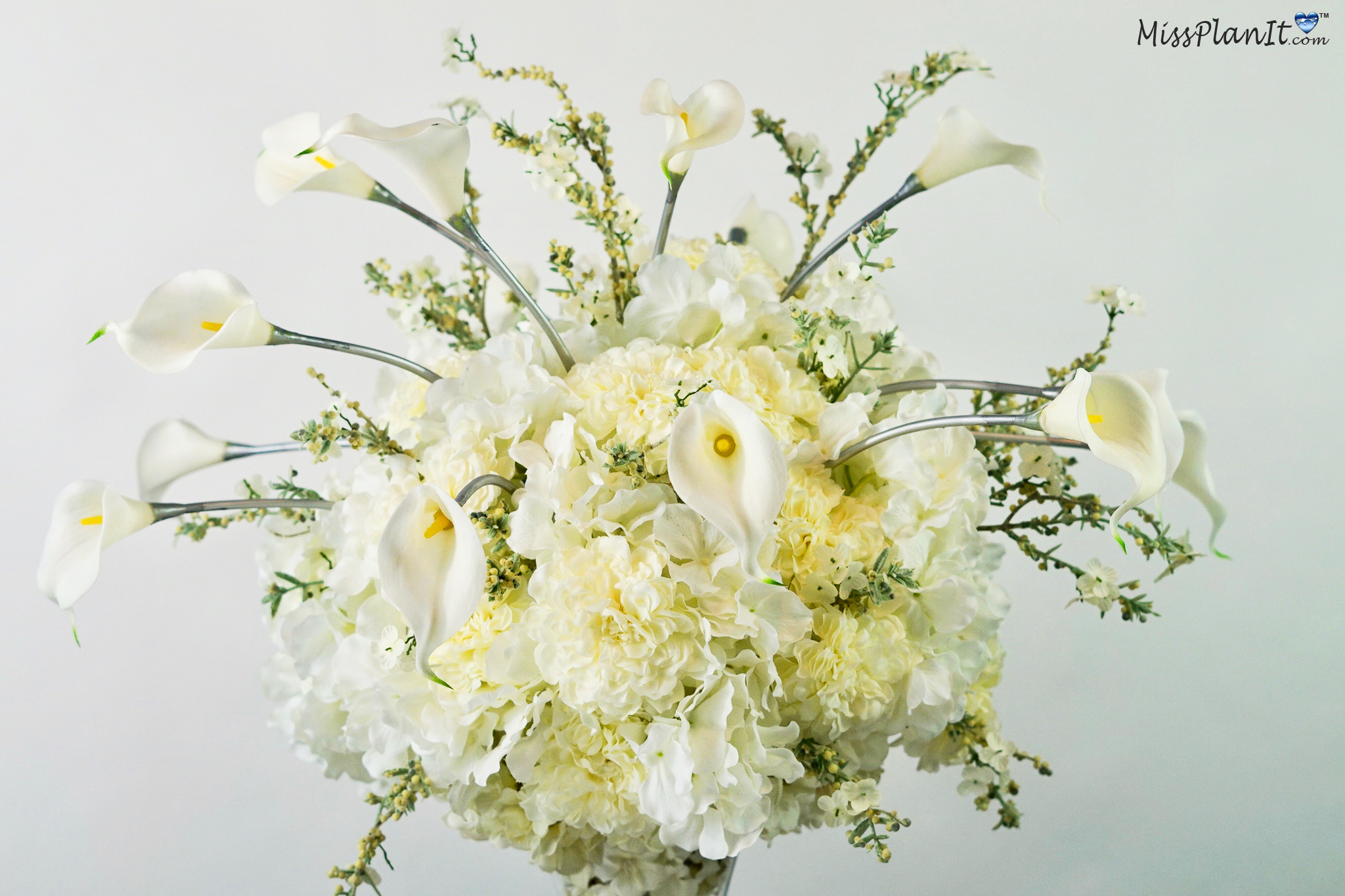 Cream Delight Elegant Wedding Centerpiece