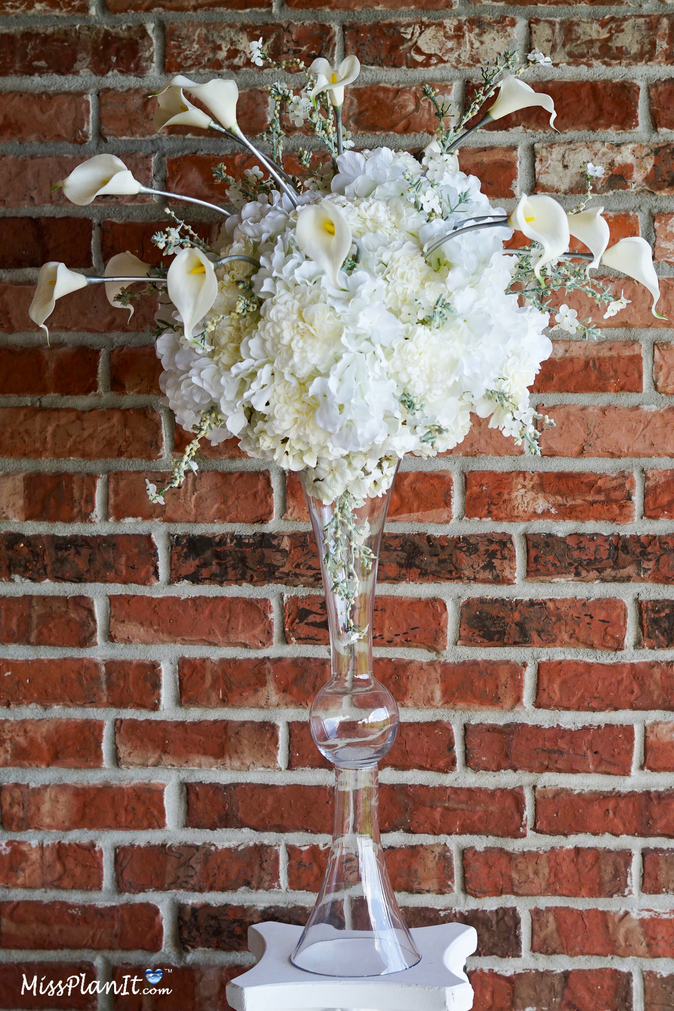 Cream Delight Elegant Wedding Centerpiece