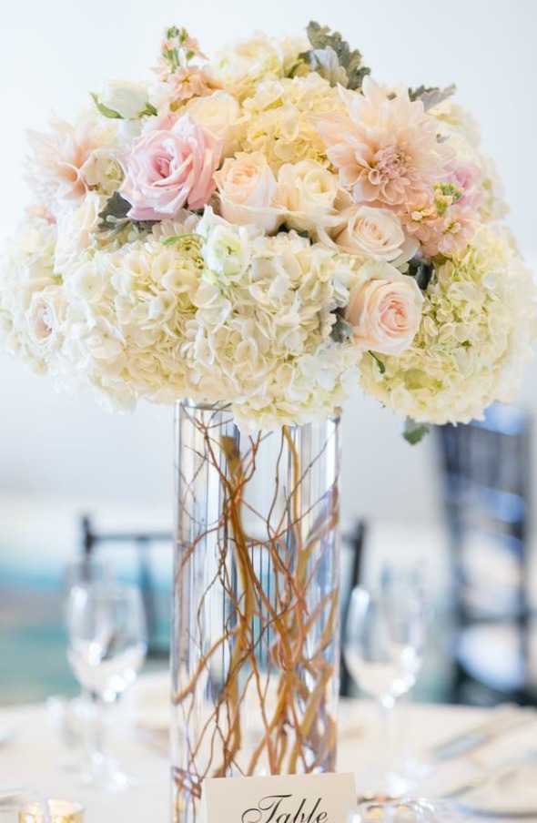 10 Wedding Ideas on a Budget You Didn't Know You Could DIY With a $1 Vase